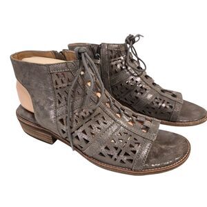 Sofft Womens Nora Sandal Size 9.5 Taupe Metallic Leather Lace Up Gladiator Zip